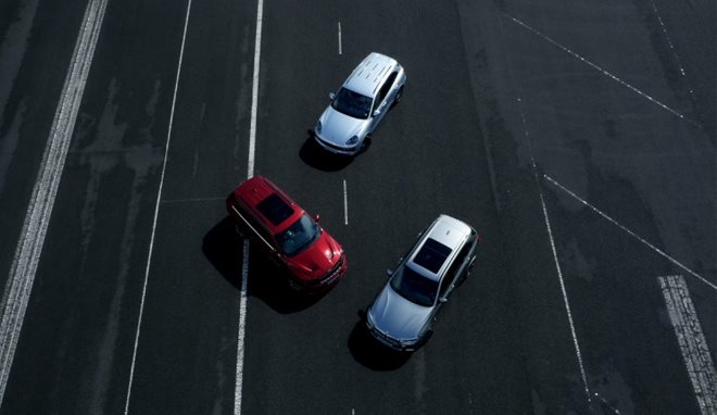 شاهد فيديو تحدي سباق الربع ميل بين أقوى سيارات SUV في العالم